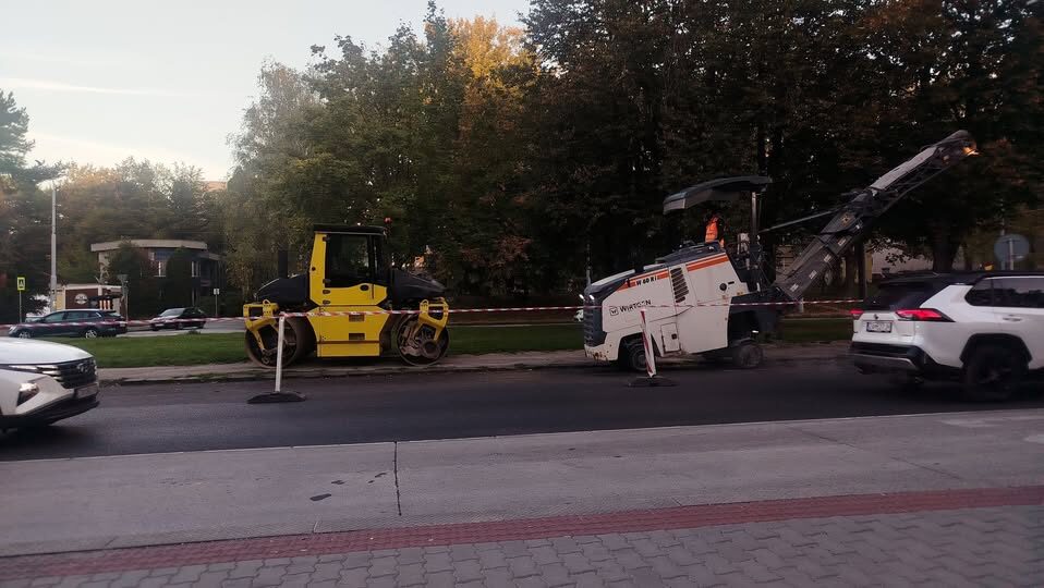 Oprava cesty na Ulici Sv. Cyrila a Metoda: Dlhoročný problém s výtlkmi rieši zhotoviteľ v rámci reklamácie