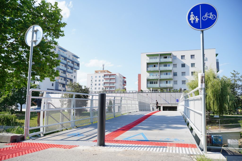 Samospráva realizuje opravu zábradlia na lávke Centrálna na Solinkách